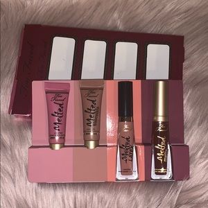 Too Faced Under the Kissletoe Lipstick Set